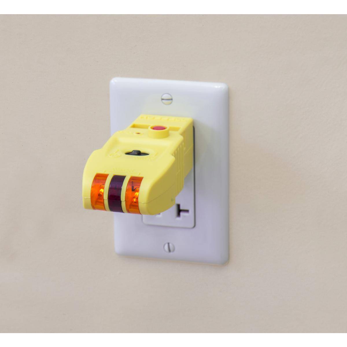 Wiring Device-Kellems SNAPConnect® SNAPCTG 1-Phase 2-Pole 3-Wire 3-in-1 Standard Sized Receptacle Wiring Tester With GFCI Test Button, 125 V, 15/20 A Load